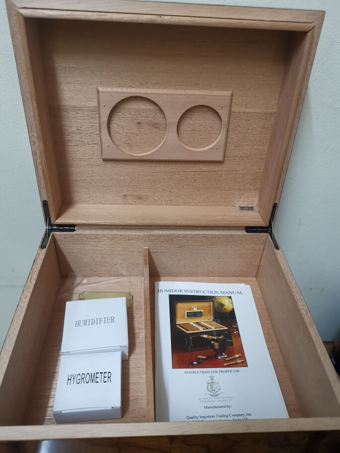 Thumbnail: HUMIDOR OLD WORLD 50 CT