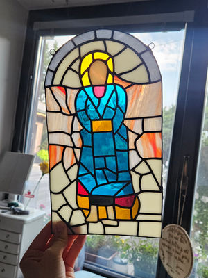 Replika náboženské vitráže "Jarrow figure"
