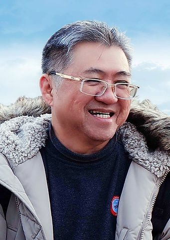 REXXEN创始人,穿夹克的老人