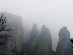 懸浮的修道院