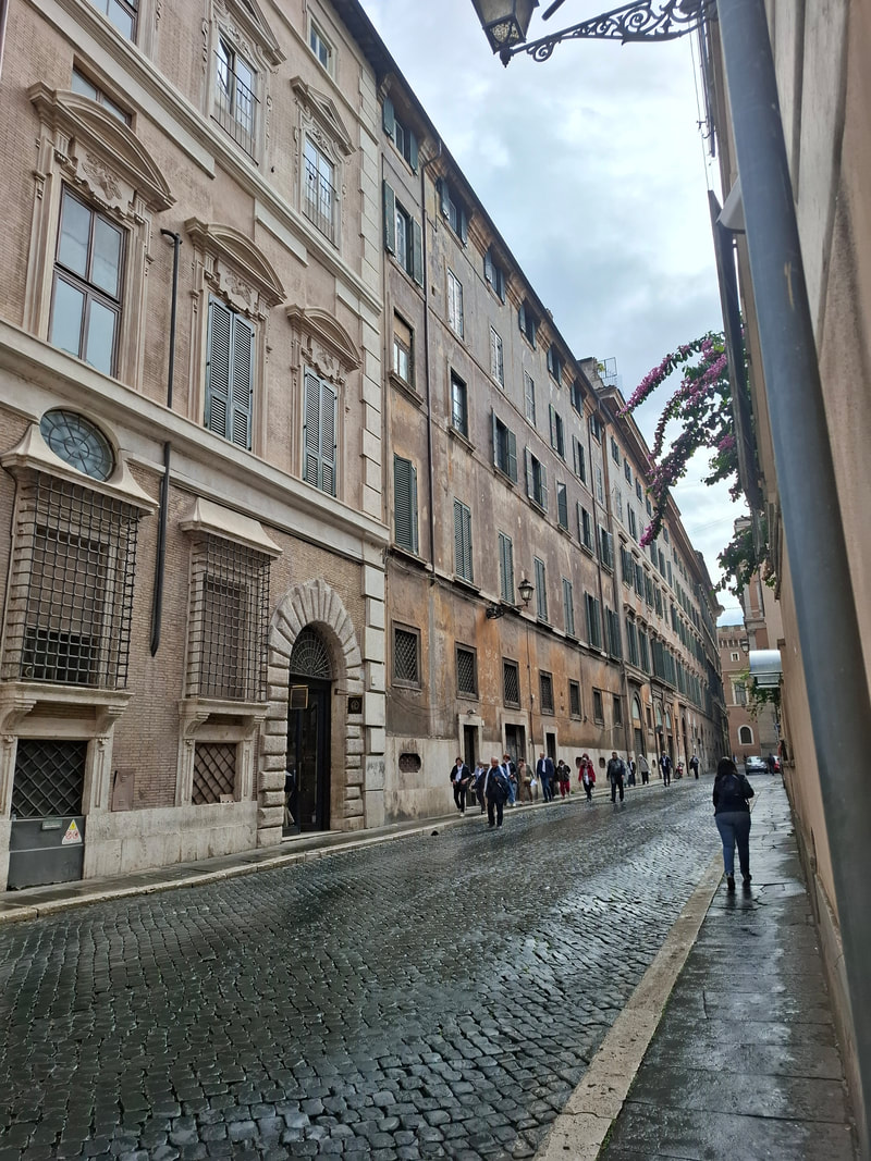 Pontifical Gregorian University 前身是依納爵於 1551創立的羅馬學院。