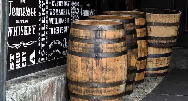 whiskey-barrels-2290108_640.jpg