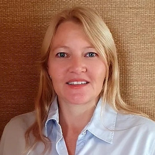 Laura Withers Headshot 21.jpeg