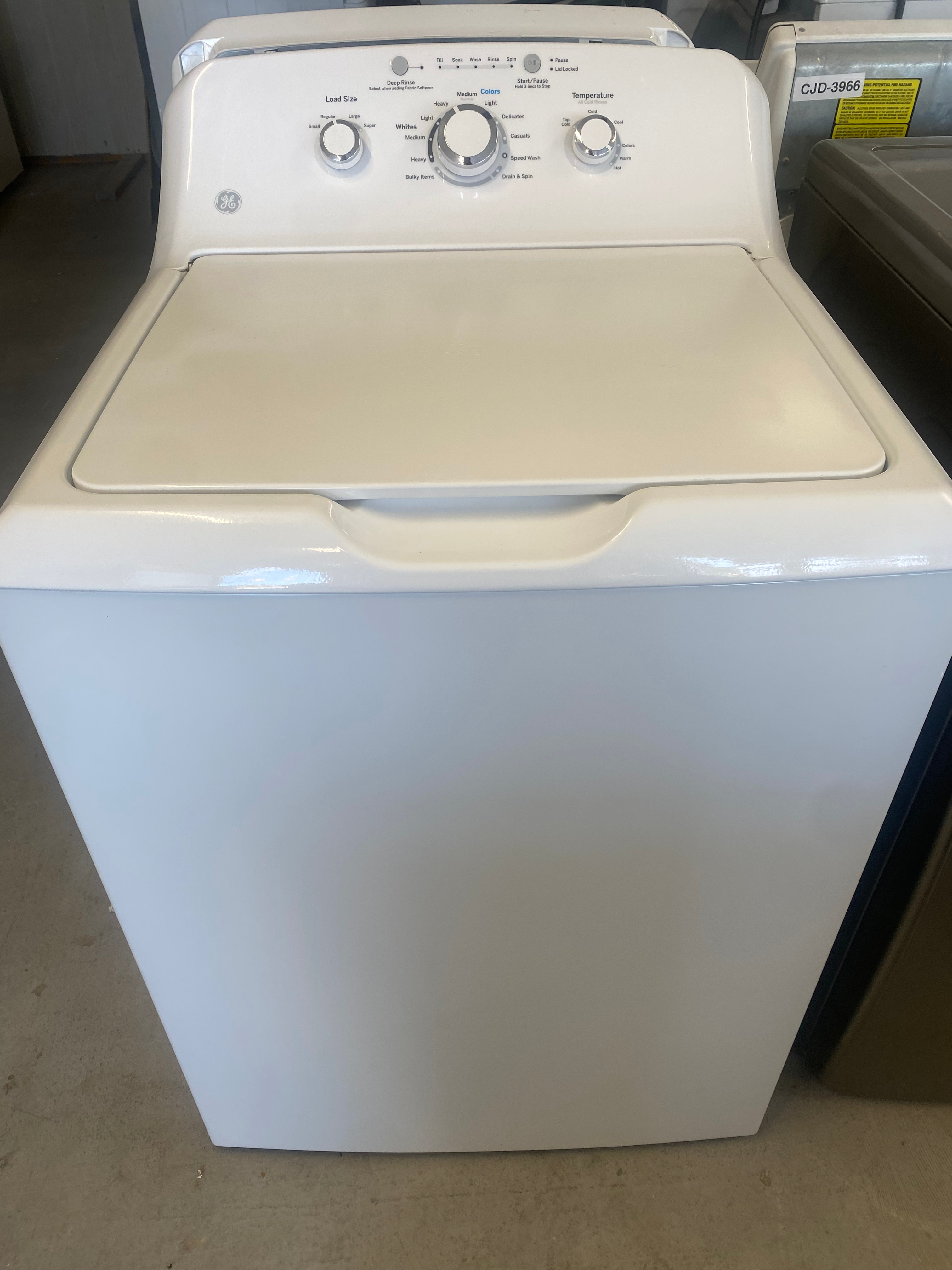 LIKE NEW 4.2  CU FT White GE Washer