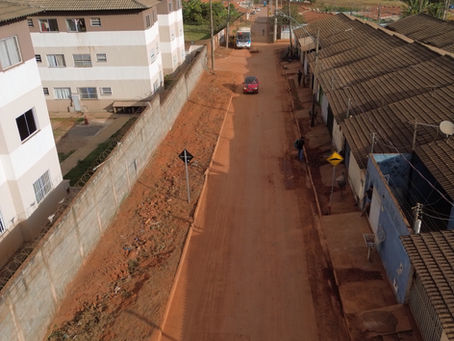 construção de 1 km de calçadas no Bairro Anhanguera