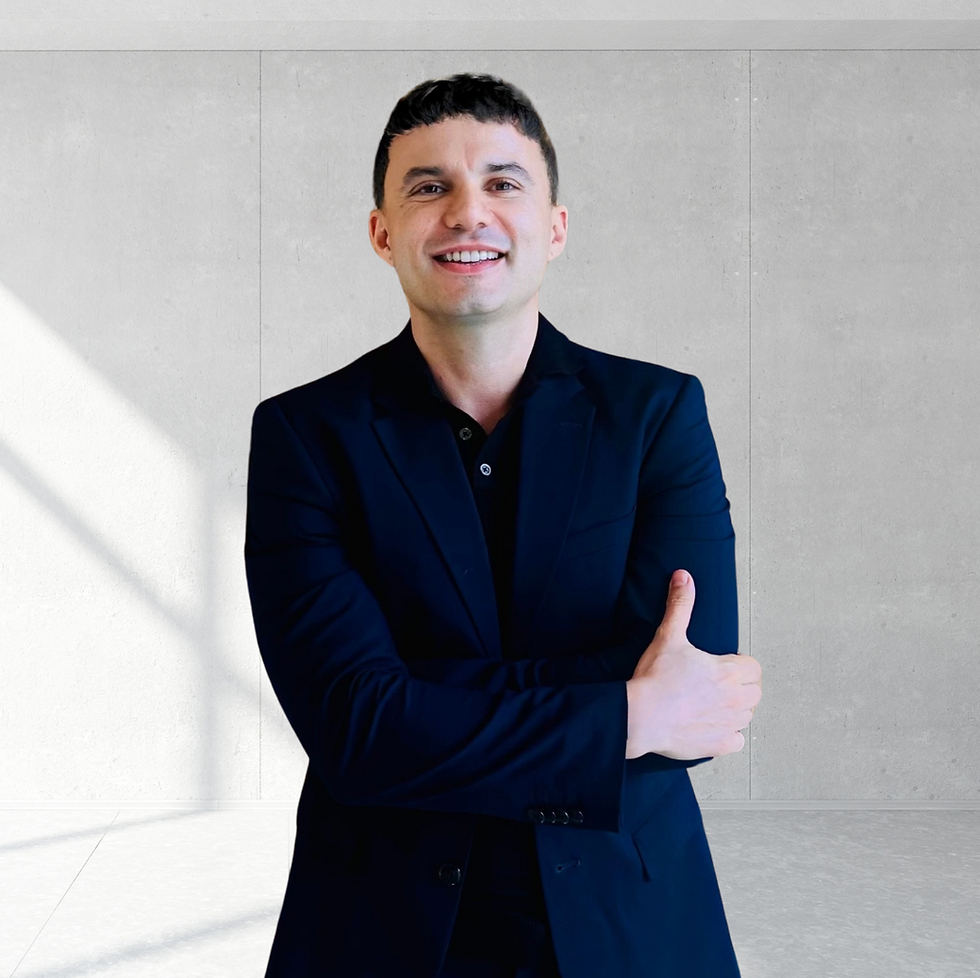 Luis Roy Venancio de Oliveira, fundador y diseñador de Tera Vivir, estudio de home staging e interiorismo en Barcelona.