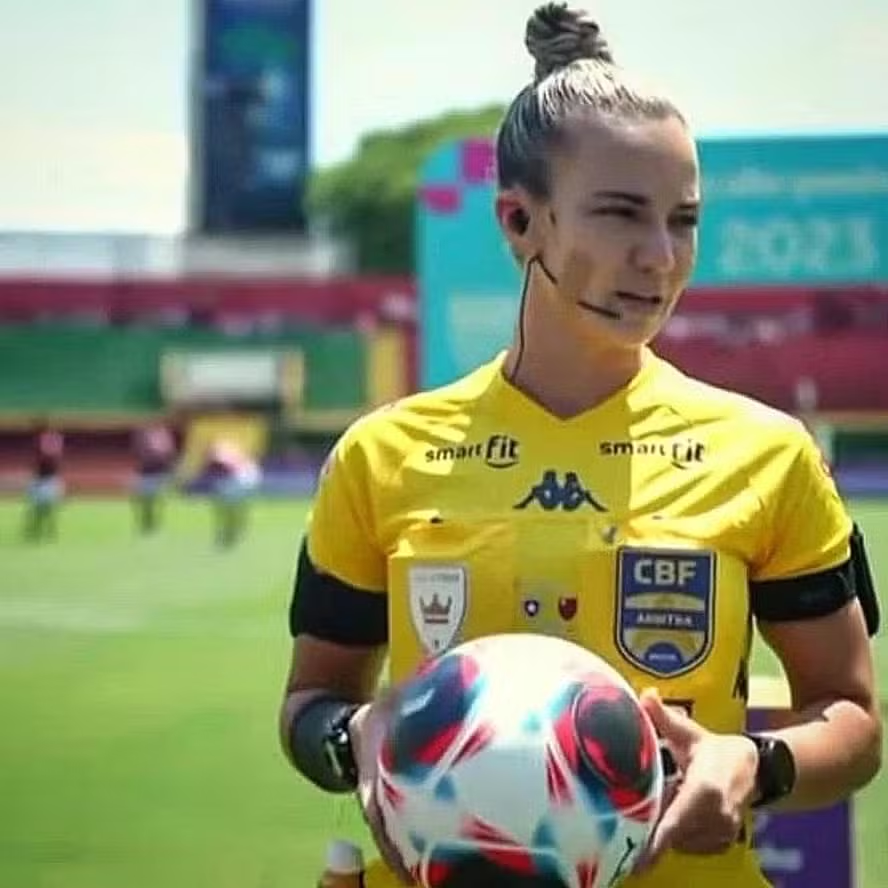 Marianna Nanni Batalha se torna a primeira mulher na história a arbitrar uma final da Copinha.