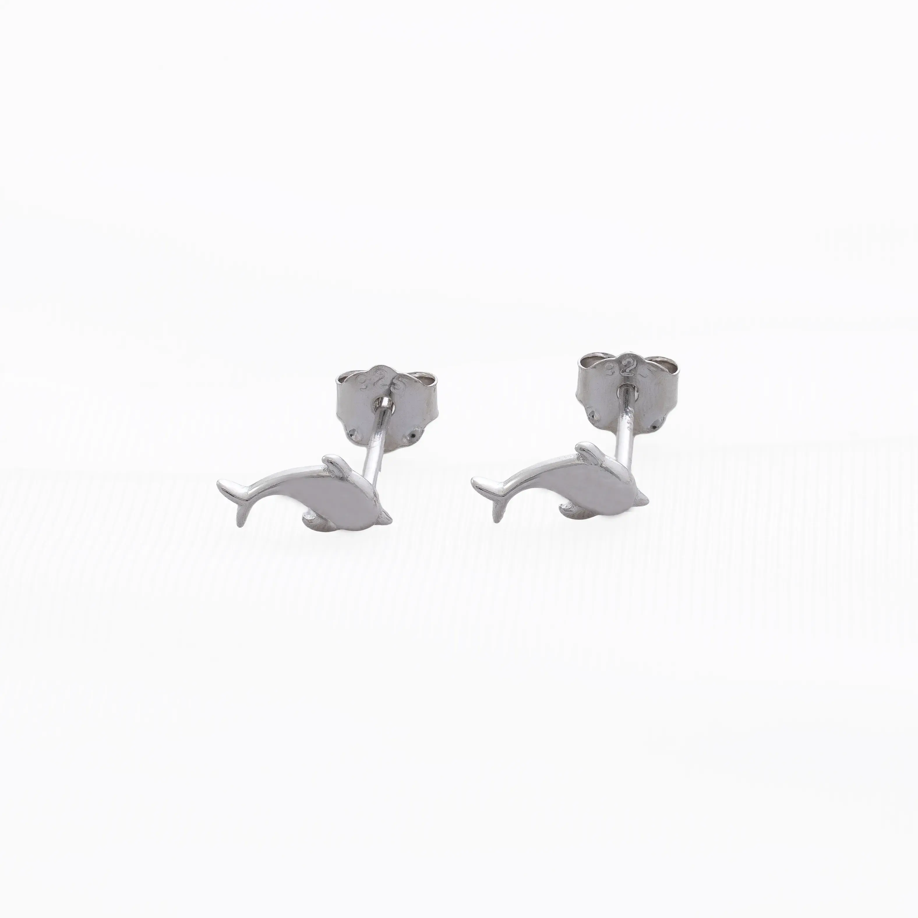 S-30025 - A Dolphin 7x3 mm