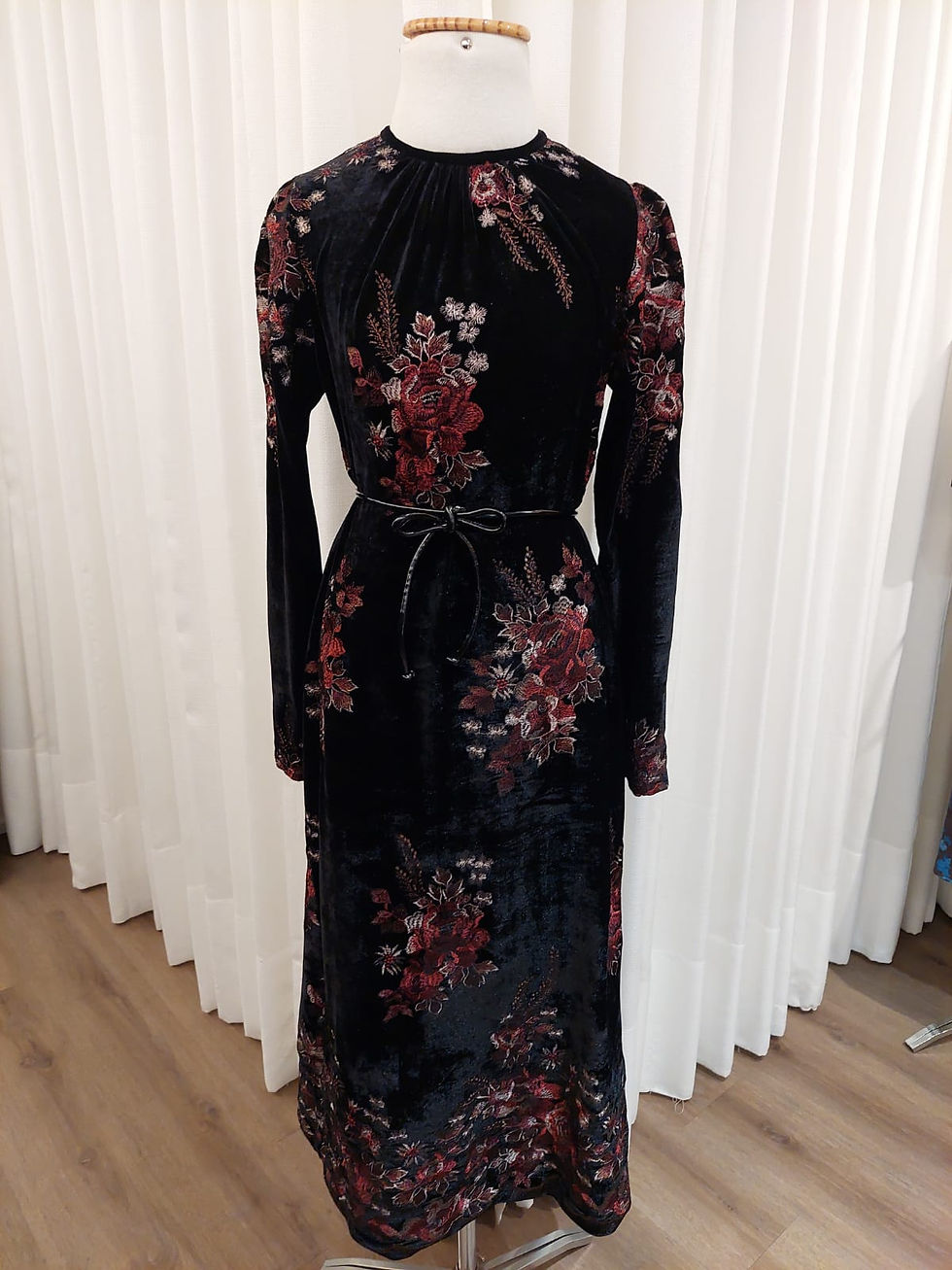 Miniatura: VESTIDO VELUDO BORDADO