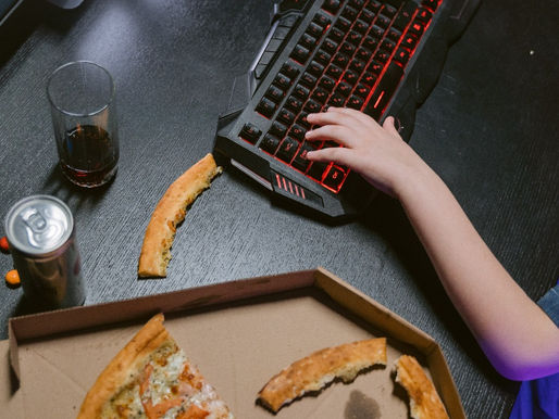China: Gobierno limita la hora a la que los menores de edad pueden ver a los streamers