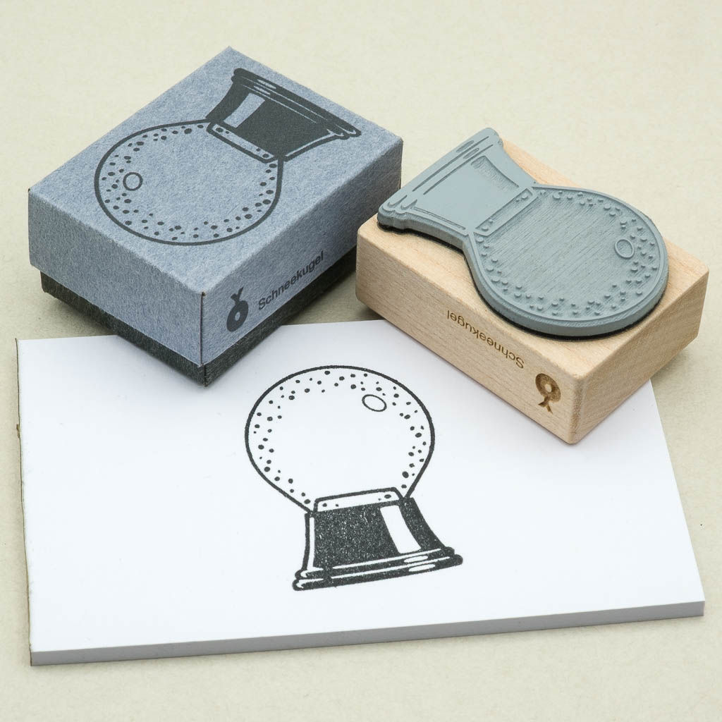 Handgemachter Holzstempel, Motivstempel mit Motiv Schneekugel in Papierschachtel; Ansicht Stempelunterseite