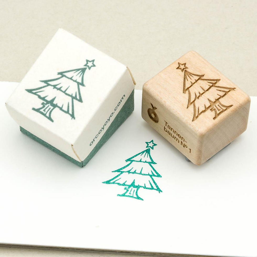 Holzstempel mit Tannenbaum Motiv und Baumspitze mit Stern; Ansicht Stempeloberseite