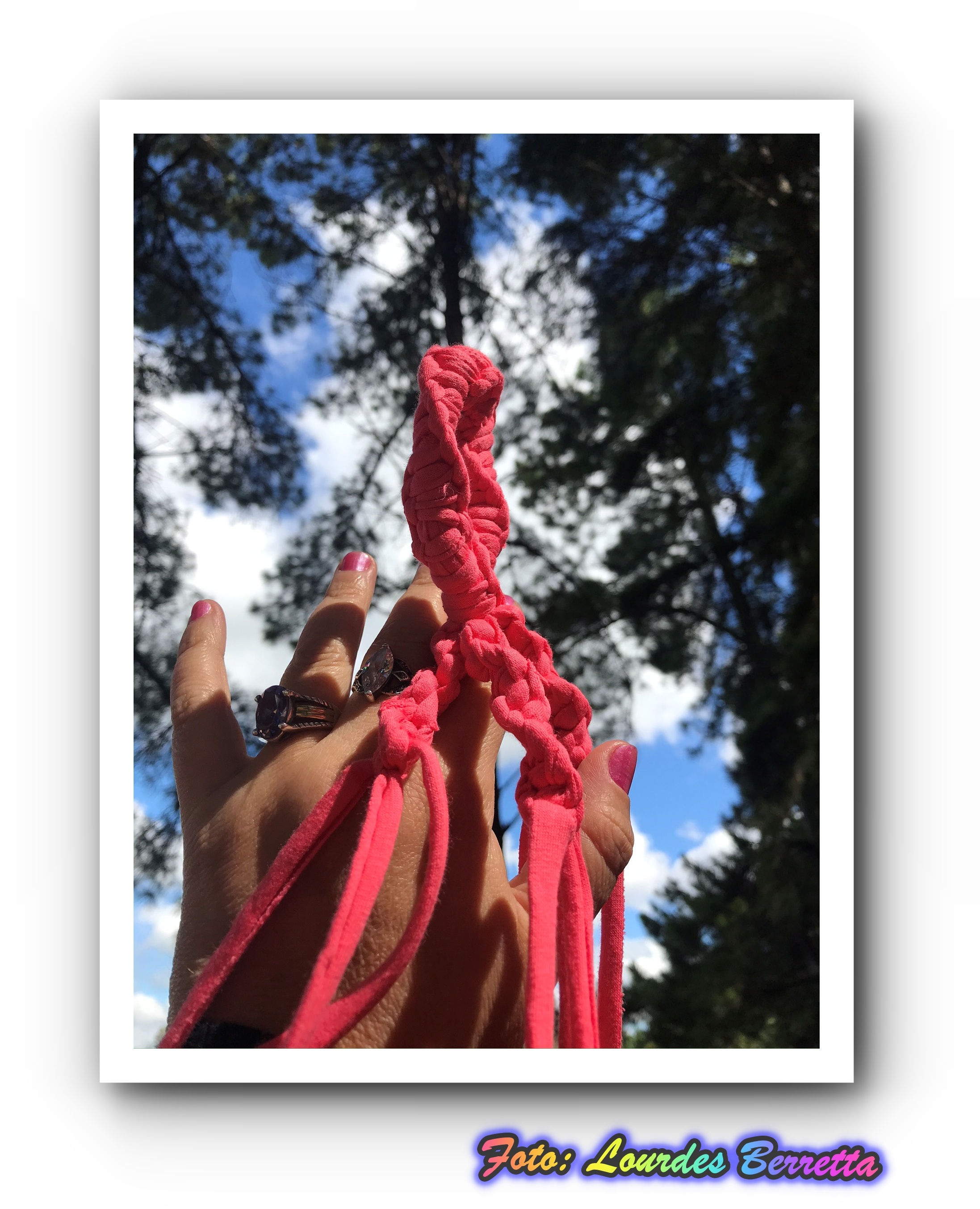 Portamacetas en trapillo realizado en Macramé