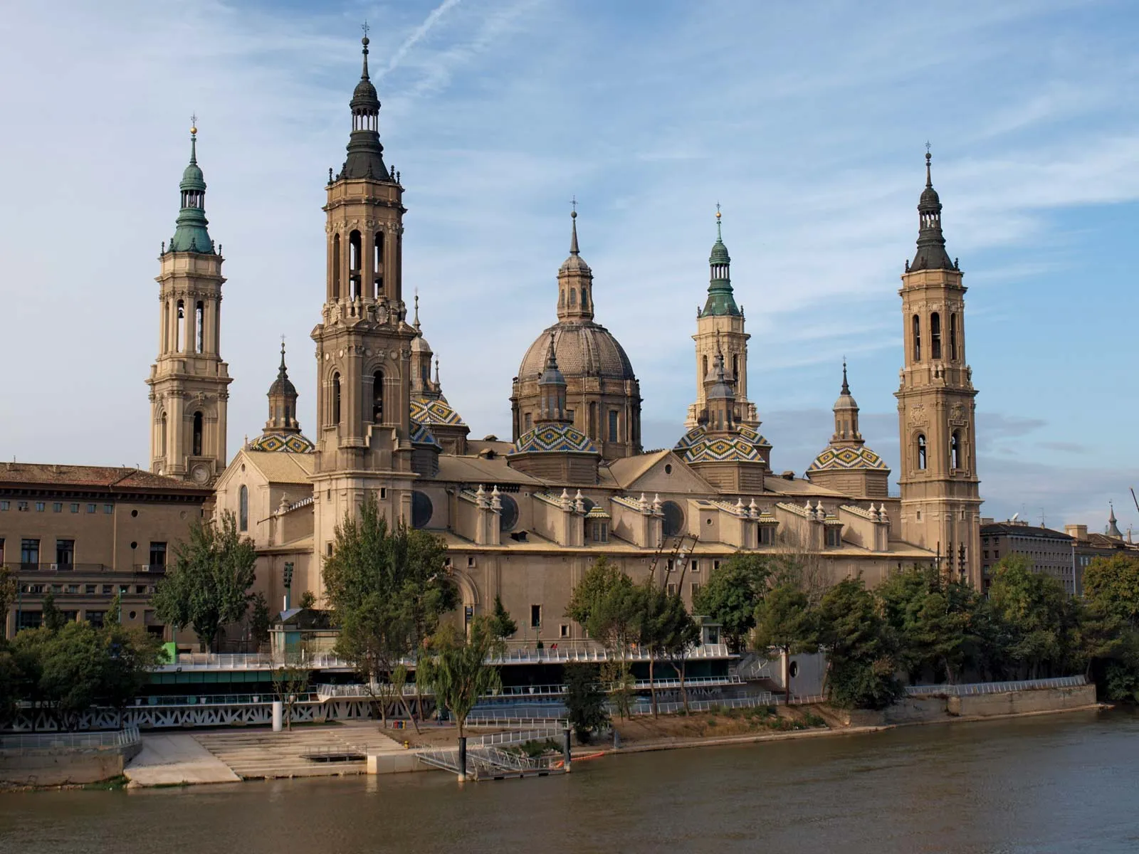 Filipino driver in Barcelona that can reach major cities in Spain and Europe. We are a licensed, Filipino travel and tour agency in Spain.