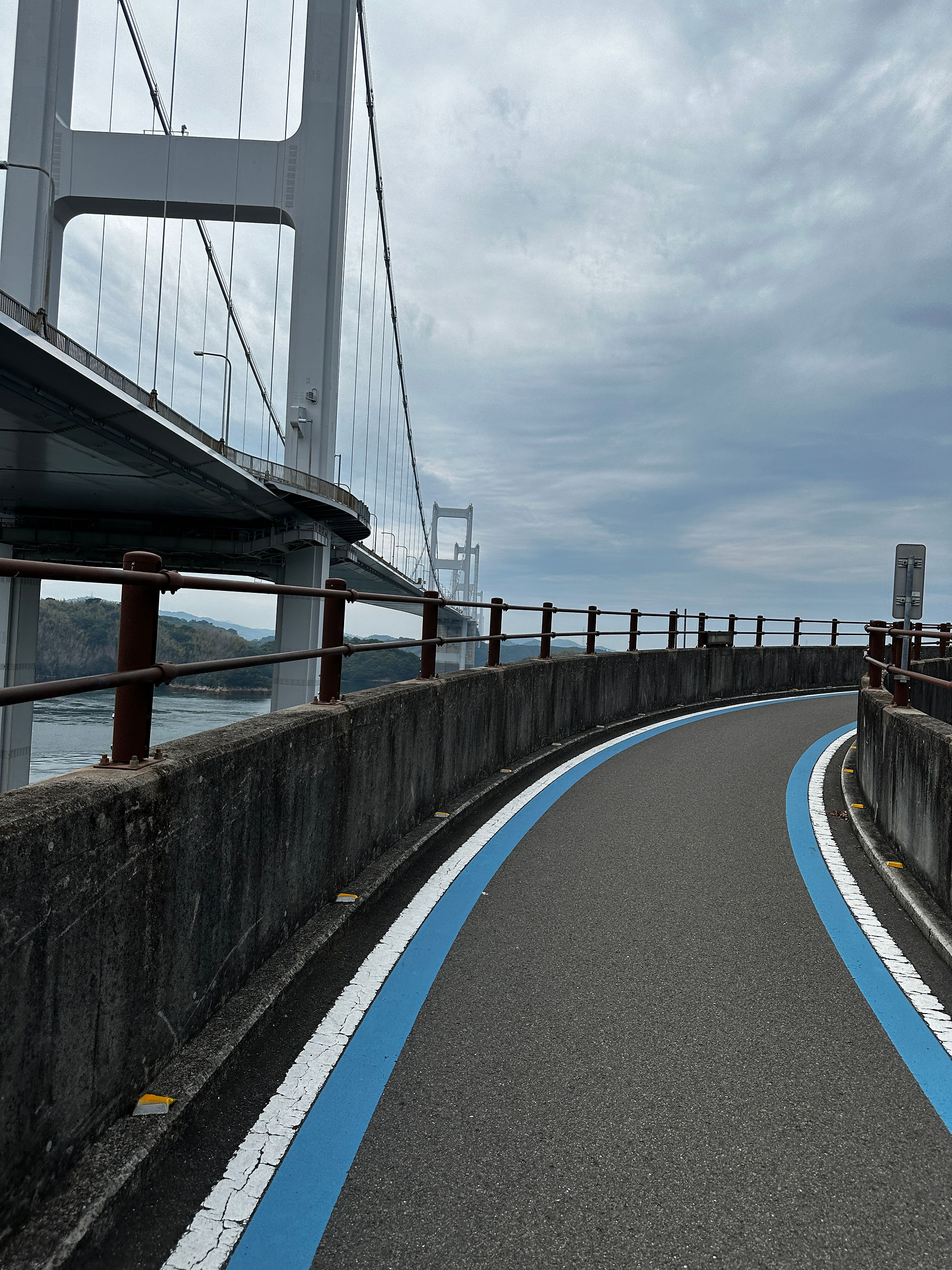 Cycle path with a vew of the bridge