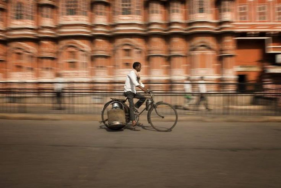 Awa Mahal - Panning