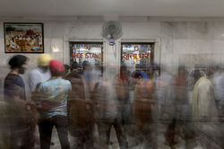 Shoe stand, people moves