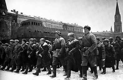 День-военного-парада-на-Красной-площади-1941-года-006.jpg