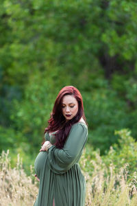 summer maternity session with green gown