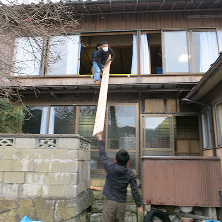 土壁材・床材搬入