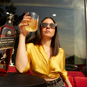 Johnnie Walker anuncia alianza con Javiera Mena para iniciar nueva era de progreso colectivo