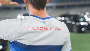 Leapmotor y Universidad Católica sellan alianza estratégica en Chile