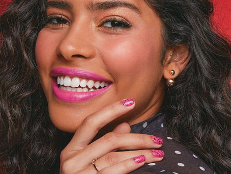 Bienvenidos a un mundo mágico donde Minnie Mouse y los favoritos de Color Trend de Avon se encuentra