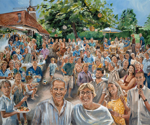 Schilderij in opdracht, met extra veel mensen. Portret ter ere van 70e verjaardag. Cadeau met een verhaal: jarigen, kinderen, kleinkinderen, familie, vrienden, gasten en feestlocatie met molen. Locatie: Korenmolen De Hoop eten & drinken, Bavel. Ontwerp op maat naar aanleiding van een combinatie van foto’s en geschilderd in het atelier. | 100x120 cm | Eva van den Hamsvoort.