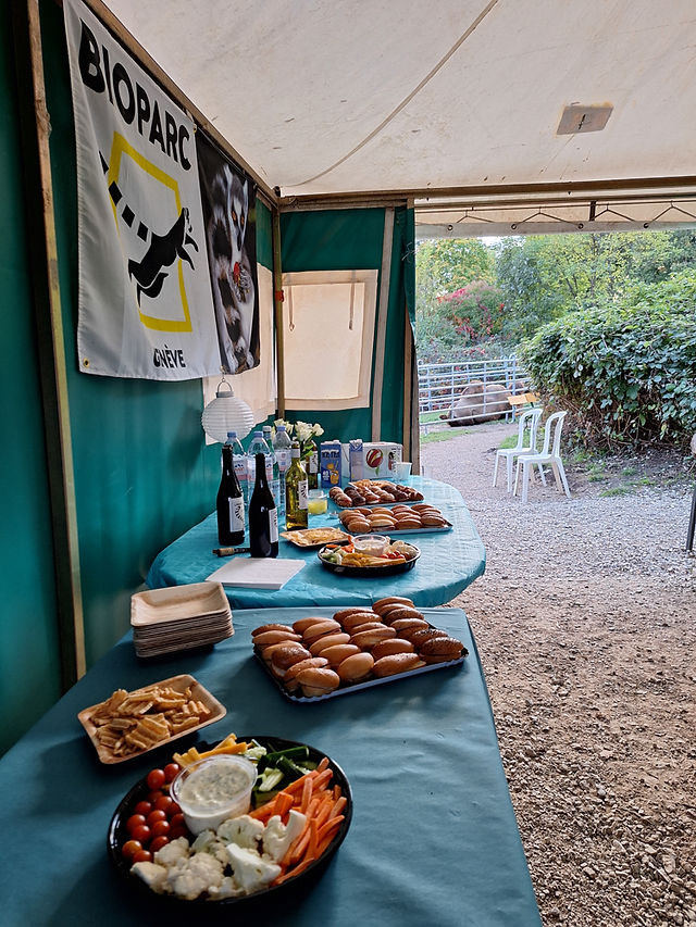 apéritif dînatoire sous tente, offrant à nos invités un moment de détente et d’échanges
