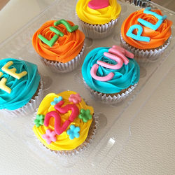 Instagram - Coloridos cupcakes de cumpleaños!!!! #cupcakes #cupcakepedidos #cupc
