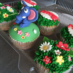 Instagram - Cupcakes floreados con elefantito ❤️🐘 #cupcakepedidos #cupcakelover