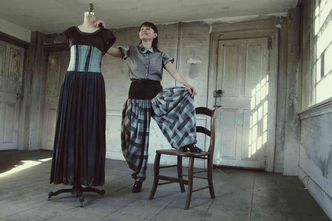 Photoshoot: Ania takes photos