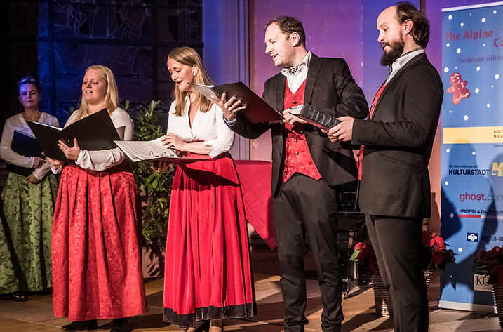 Weihnachtliche Live-Performance mit Chor
