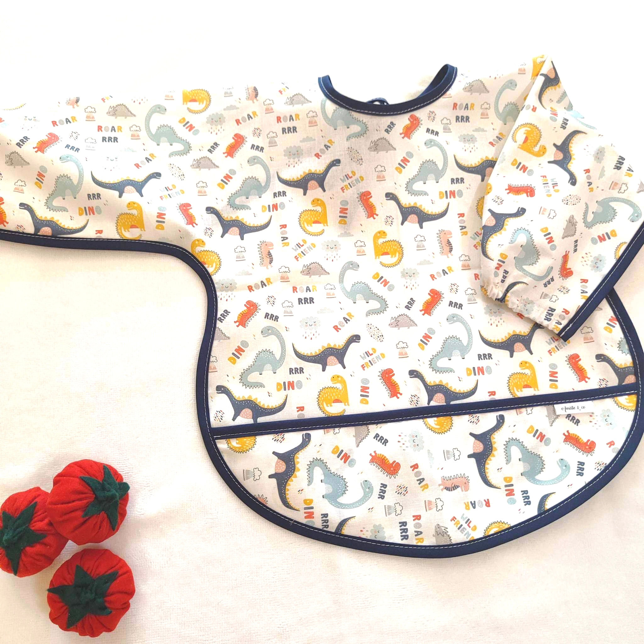 Bavoir à manches imperméable dinosaures 