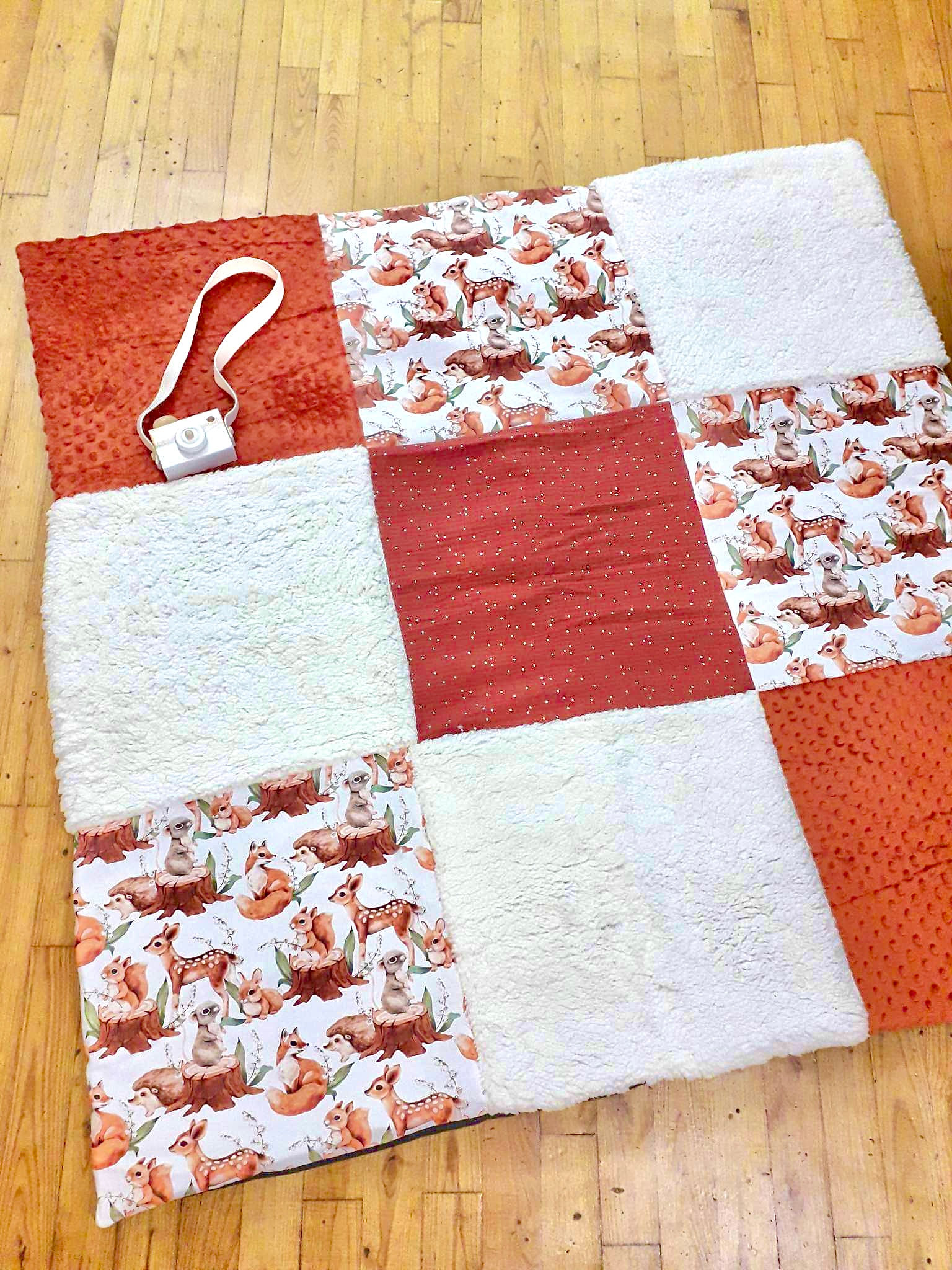 Tapis d’éveil texturé forêt renard terra cotta