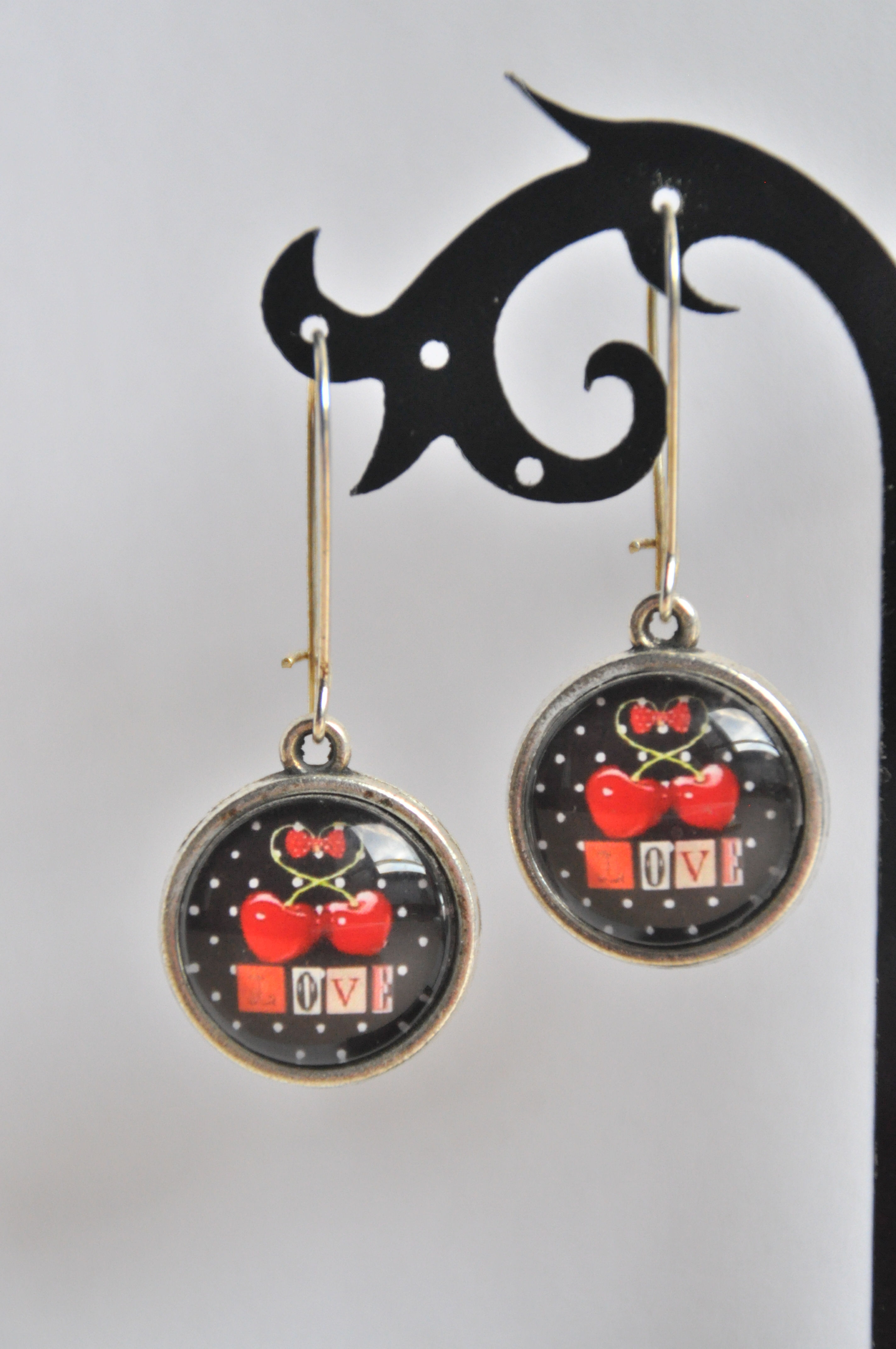 Boucles d'oreilles cabochon cerise vintage