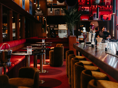 KdW_SUPER_Gastraum-und-Bar.jpg
