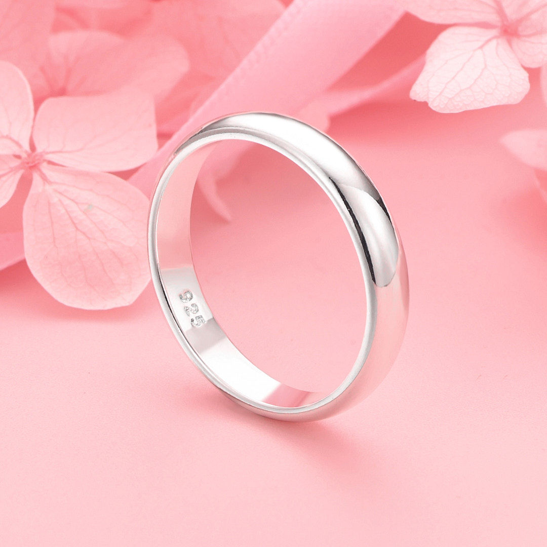 The Clara Minimalist Ring