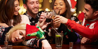 LE CALORIE (ALCOLICHE) DELLE CENE
DI NATALE: COME MANGIARE 12 GELATI