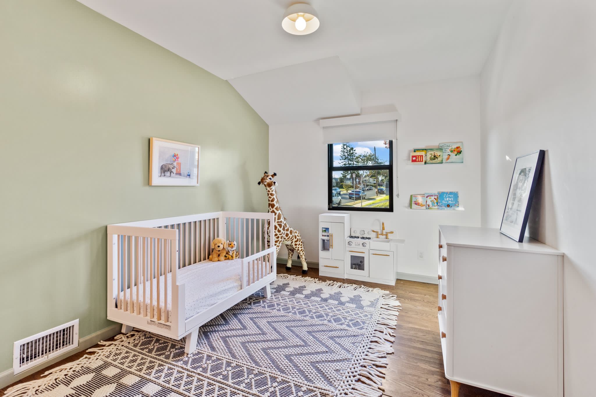 Modern Family Home Makeover - Kids room