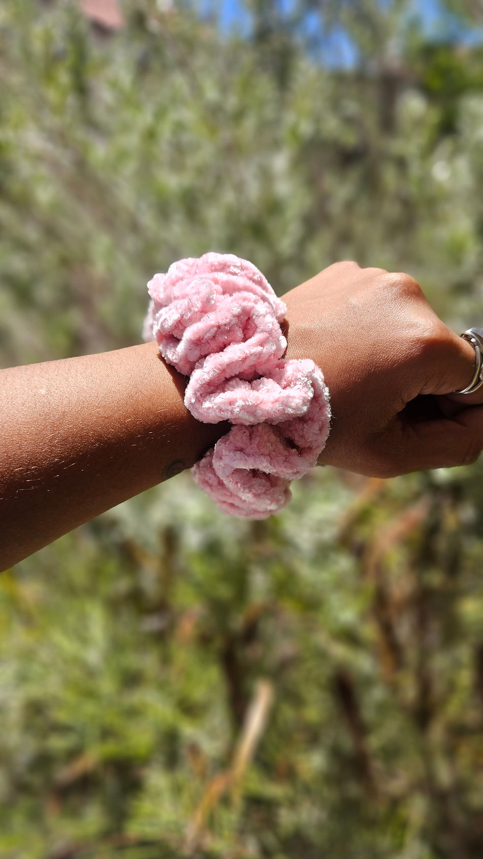 Hình thu nhỏ: Velvet Scrunchie