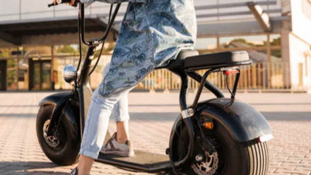 Novas regras para ciclomotores entram em vigor em 2026: habilitação e placa serão obrigatória