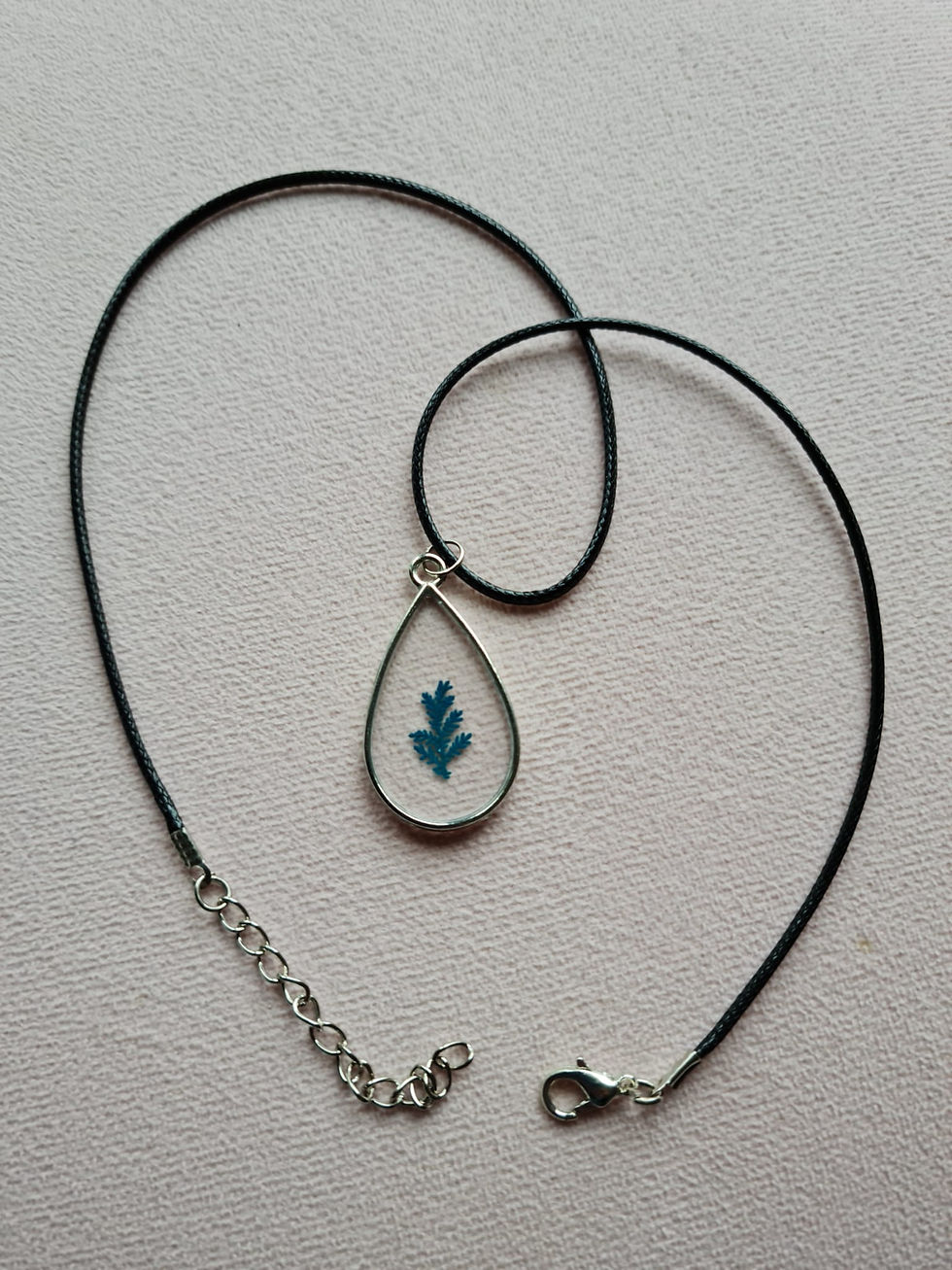 Collier fantaisie pousse bleue