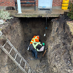 Excavation autour des fondations et pose de drain français avec pierre de drainage.