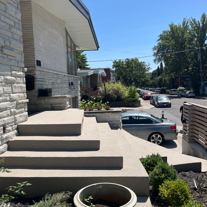 Crépi de fondation et crépi d’acrylique pour un extérieur robuste et élégant.

