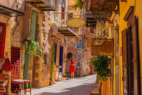 Narrow street of Chania's old town. Image by Andreas Pajuvirta