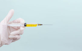 Bild Spritze für gelenknahe Infiltrationstherapie: Orthopraxis Lehel, Dr. Wimmer & Hauptmann, konservative Orthopädie und Unfallchirurgie in München