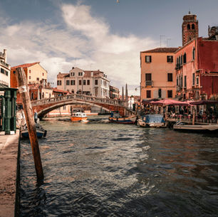 A Night to Remember: Romantic Dining at the Foot of the Rialto Bridge
