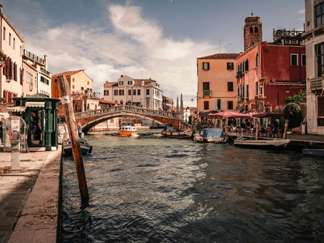 A Night to Remember: Romantic Dining at the Foot of the Rialto Bridge