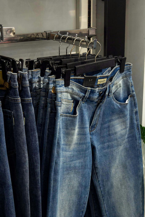 Hausmütterchen in Baggyjeans